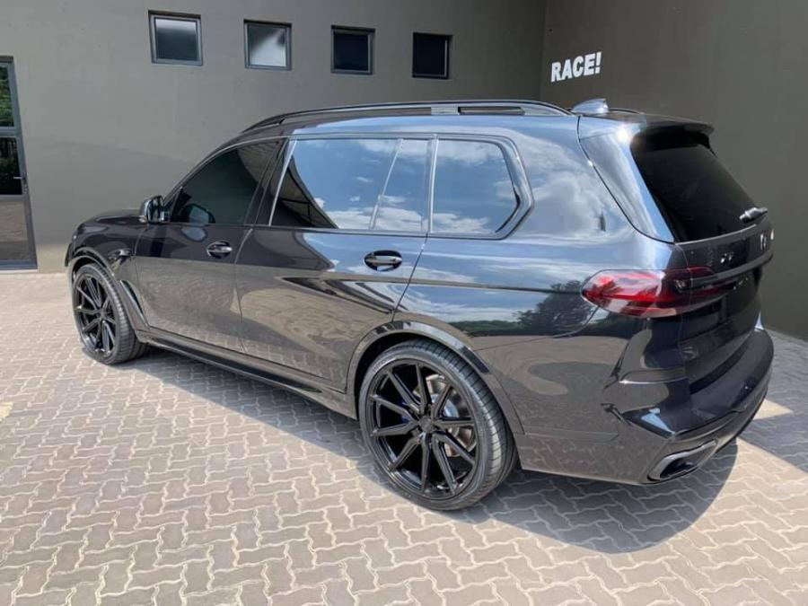  BMW X7 M50d by RACE! (G07) 2019 года  (фото 6 из 12)